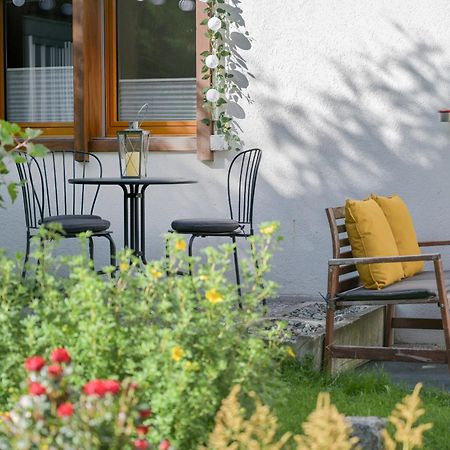 Ambassador Yellow Home 그라켄 외부 사진
