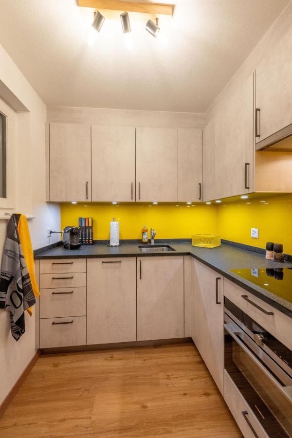 Ambassador Yellow Home 그라켄 외부 사진