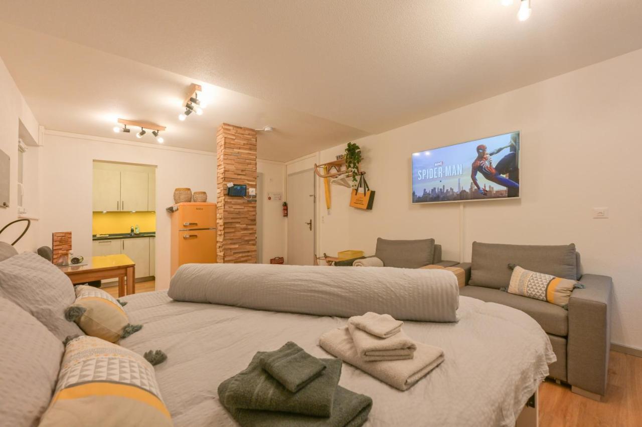 Ambassador Yellow Home 그라켄 외부 사진
